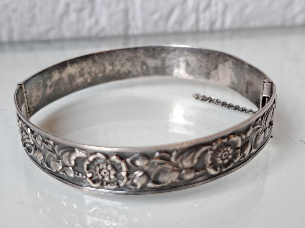 Beautiful Old Bangle, 835 Silver, Flower Relief