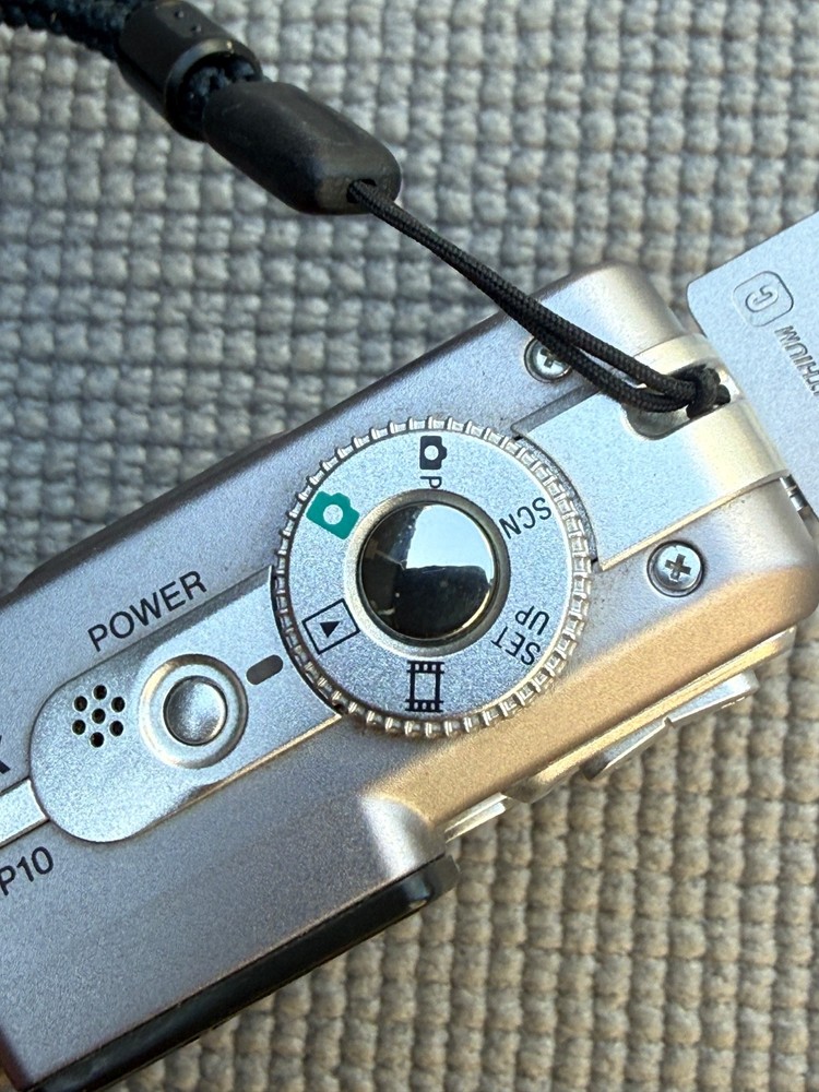 SONY CYBER SHOT DSC P 10 DIGITAL CAMERA