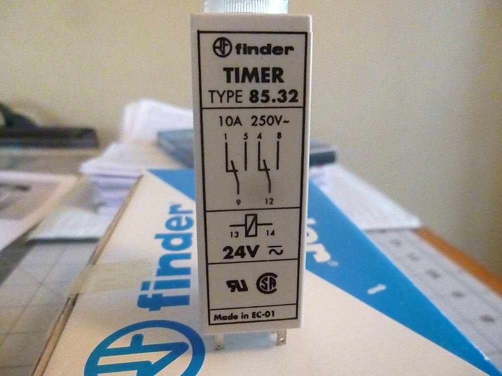 Finder 85.32.0.024 Plug-In Multi-Function Timer - 10A - 250V~ - With Clip - NEW