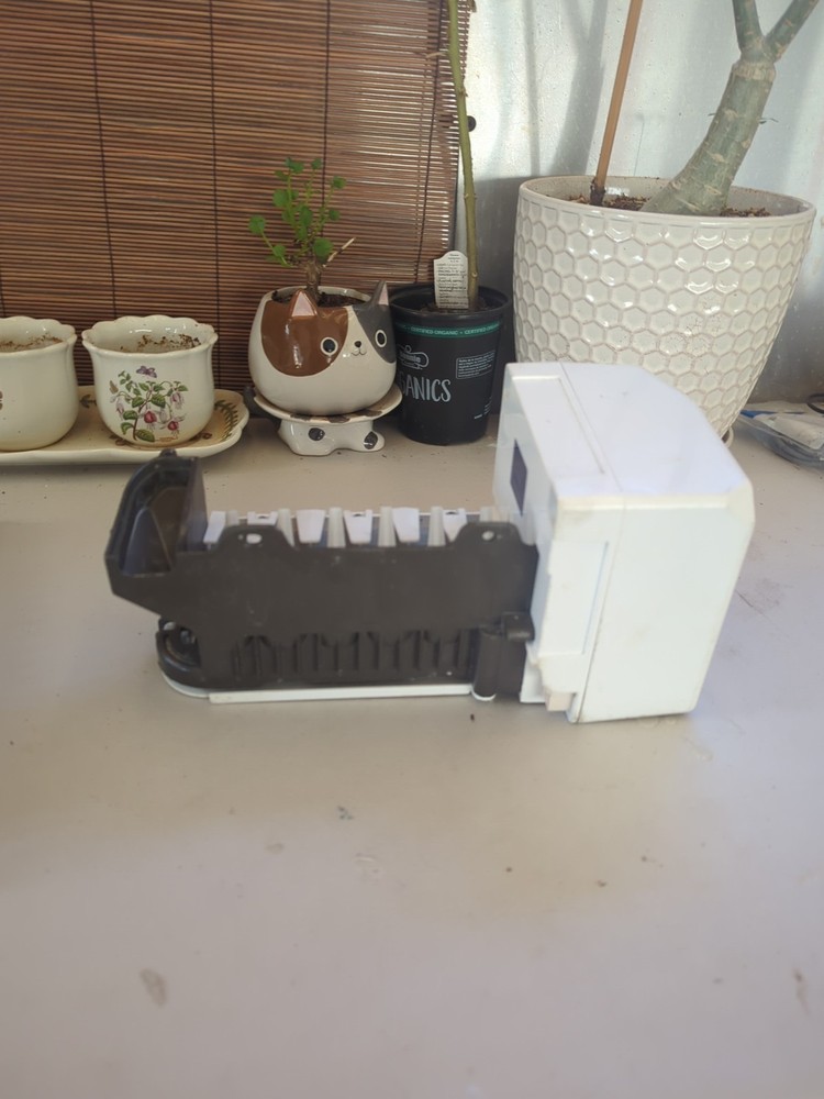 LG AEQ36756912 Refrigerator Ice Maker