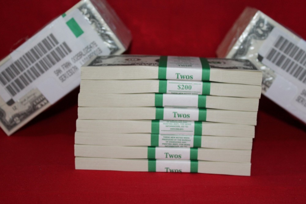 TWO DOLLAR BILL UNCIRCULATED CRISP $2 NOTES SEQUENTIAL ORDER PROTECTIVE SLEEVE