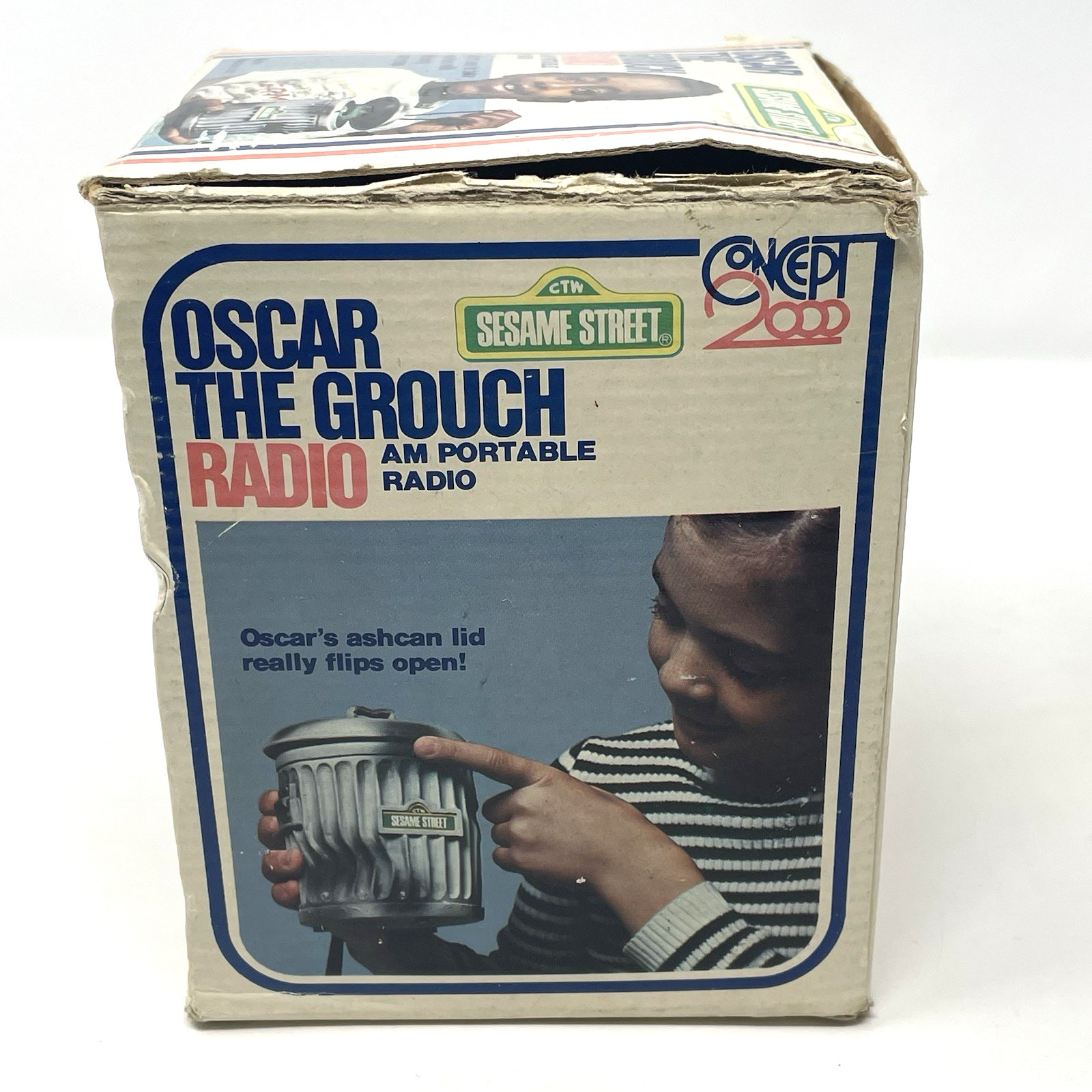 Vintage Sesame Street Oscar the Grouch Trash Can AM Transistor Radio 1970s w/Box