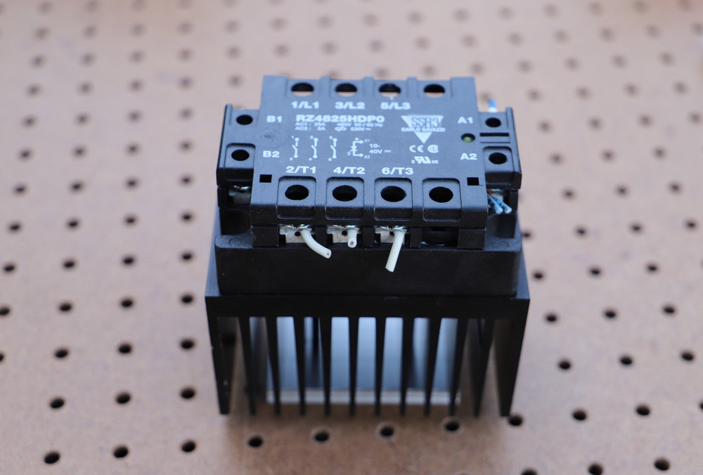 CARLO GAVAZZI RZ4825HDP0 SOLID STATE RELAY