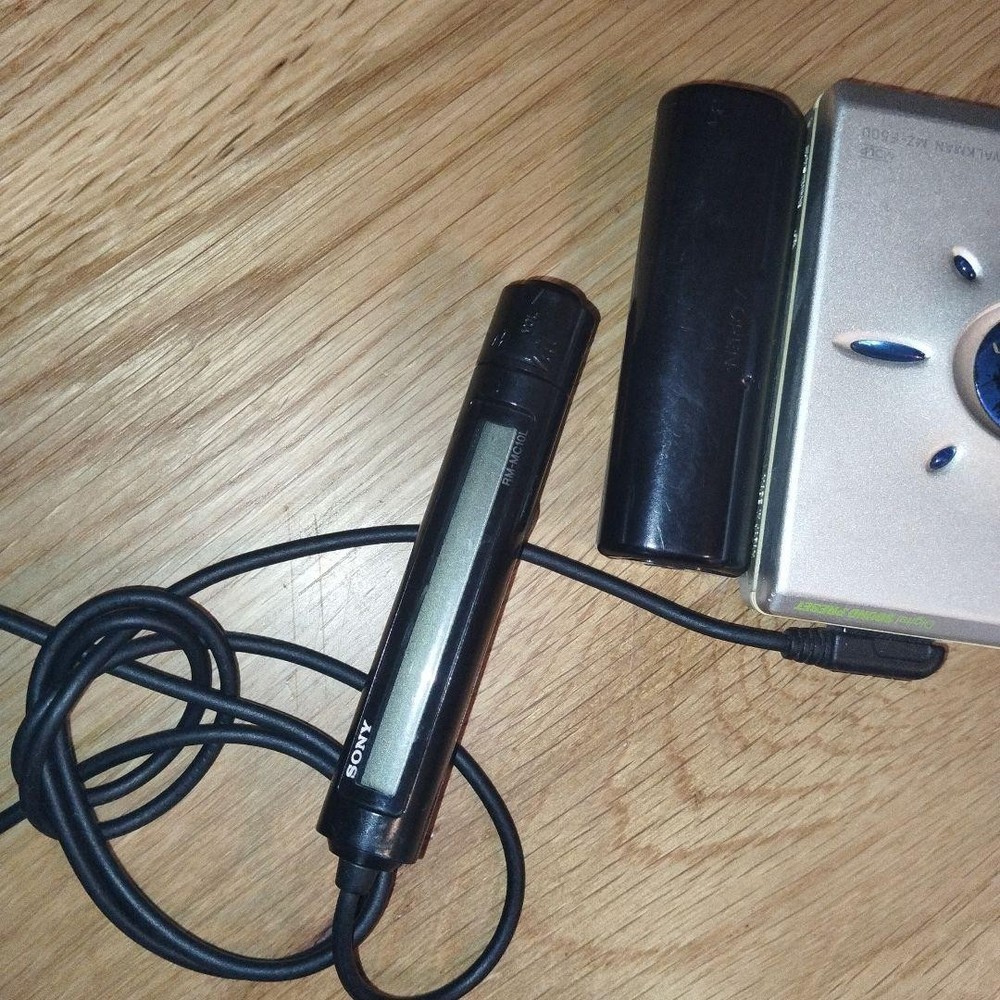 Sony Md Walkman Mz-E500 Remote Control With Battery Case
