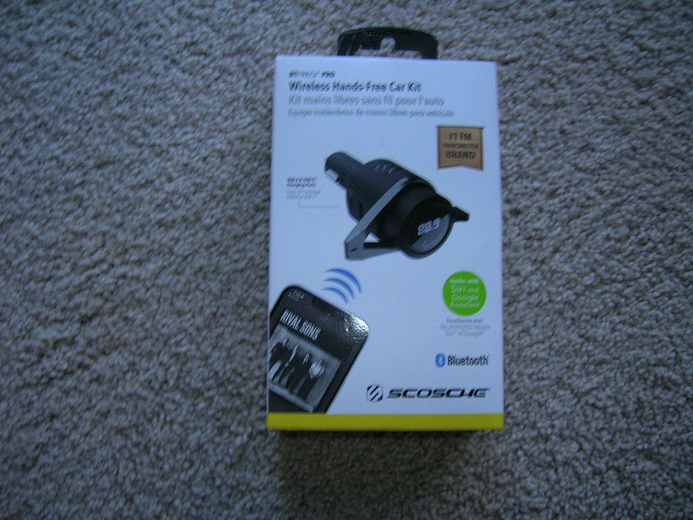 Wireless Hands-free Car Kit Scosche BTFREQ (2 USB Charging Ports) FM Transmitter