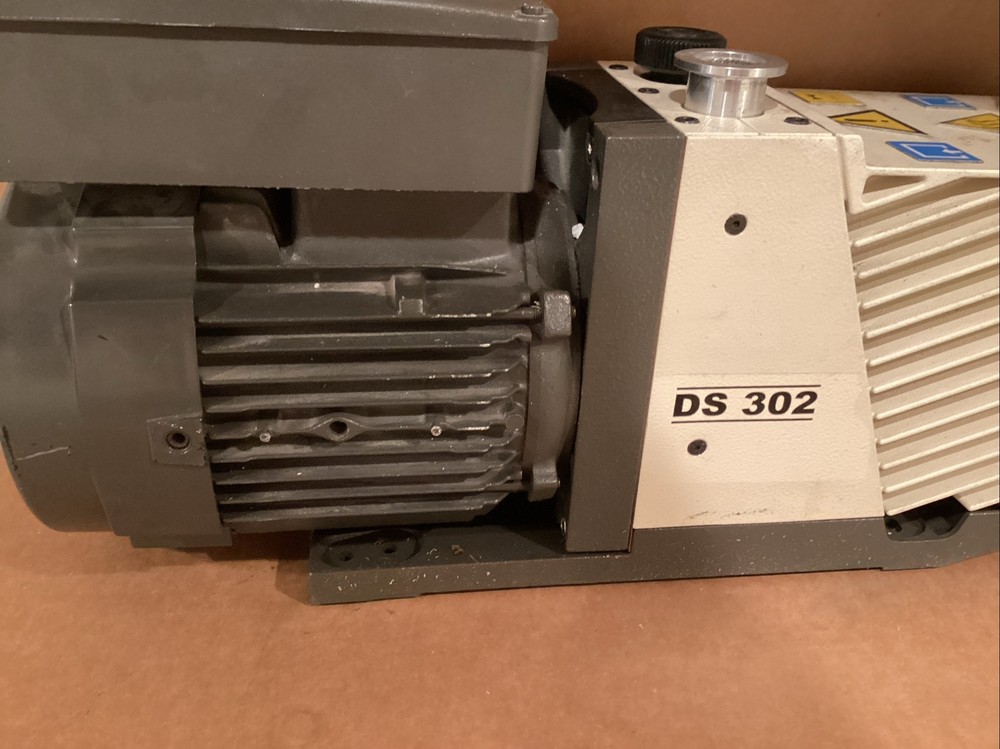 Varian DS302 Rotary Vane Vacuum Pump Read Description
