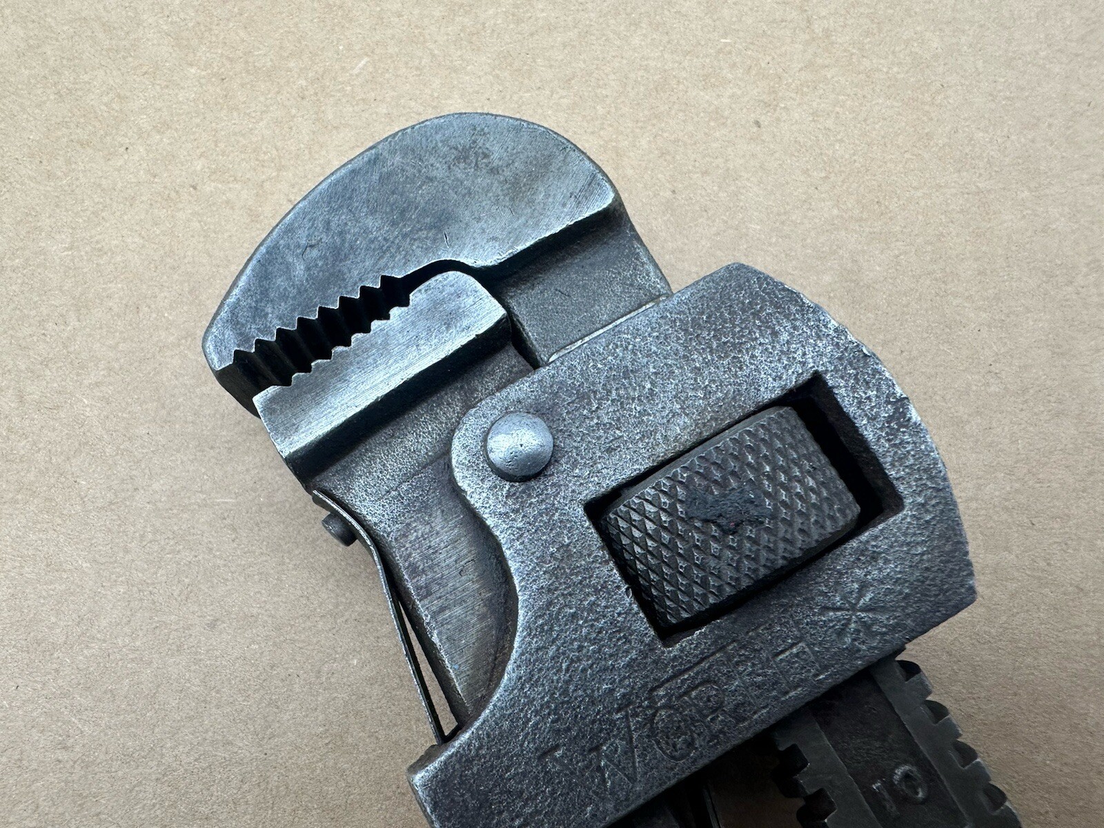 Vintage WORTH #10 Pipe Wrench 9"Heavy Duty Great Wrench Made In USA Good Shape