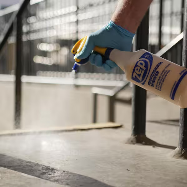 32 oz. Professional Spray Bottle (6-Pack)