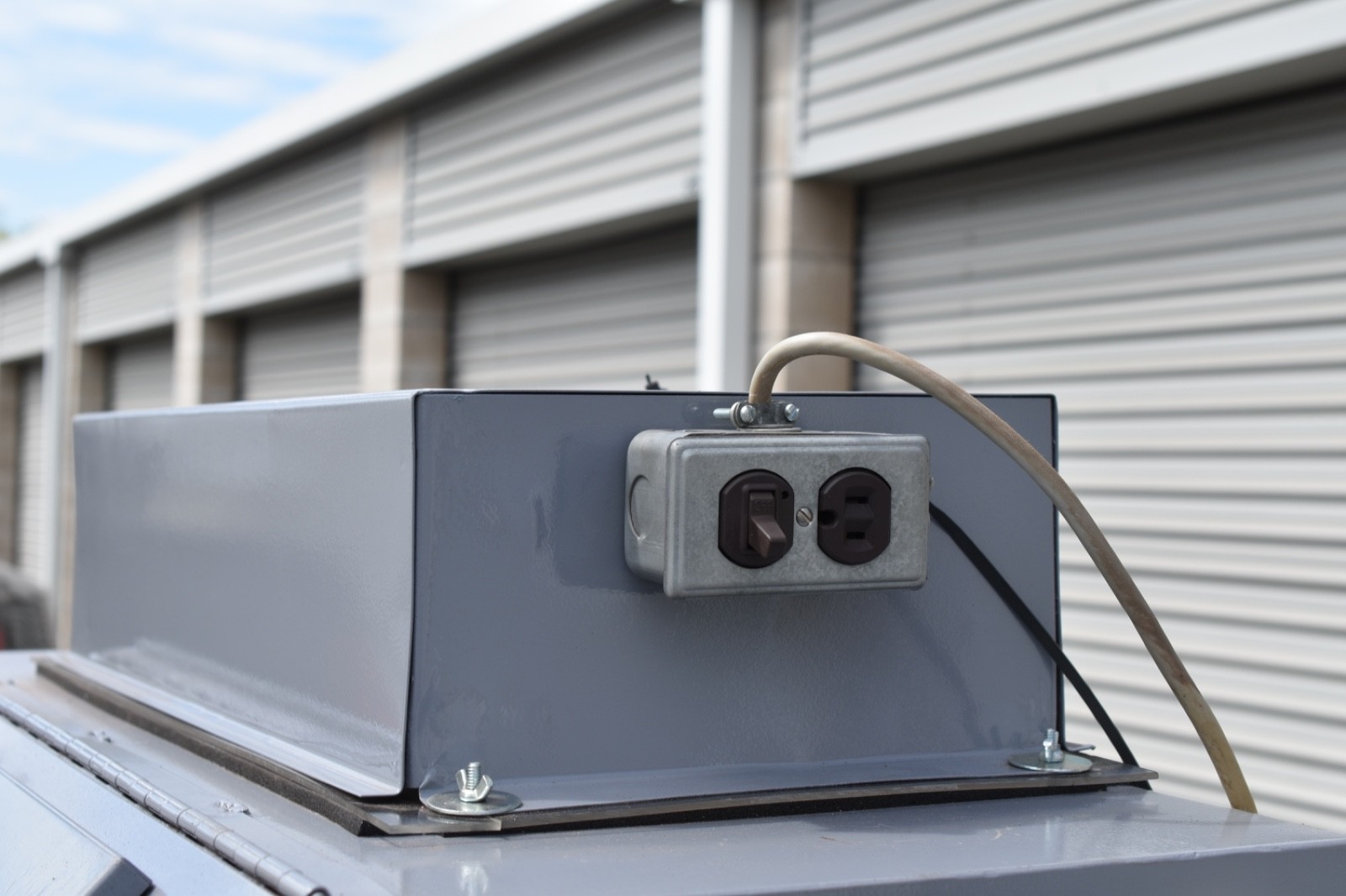 Trinco 36 BP sand blast cabinet with dust collector