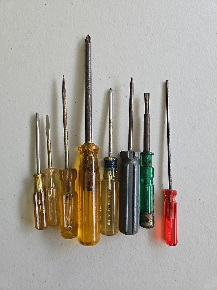 8 Miscellaneous screwdrivers and hex key