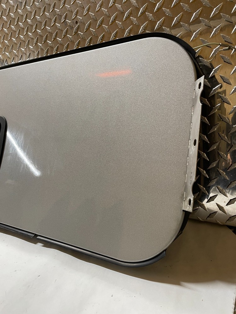 Kenworth T680 Right/ Passenger - PAINT CODE L3875EB SILVER