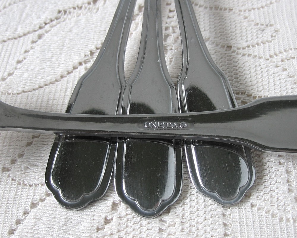 ONEIDA Stainless Flatware Bundled Lot 16 Pieces WALSTON