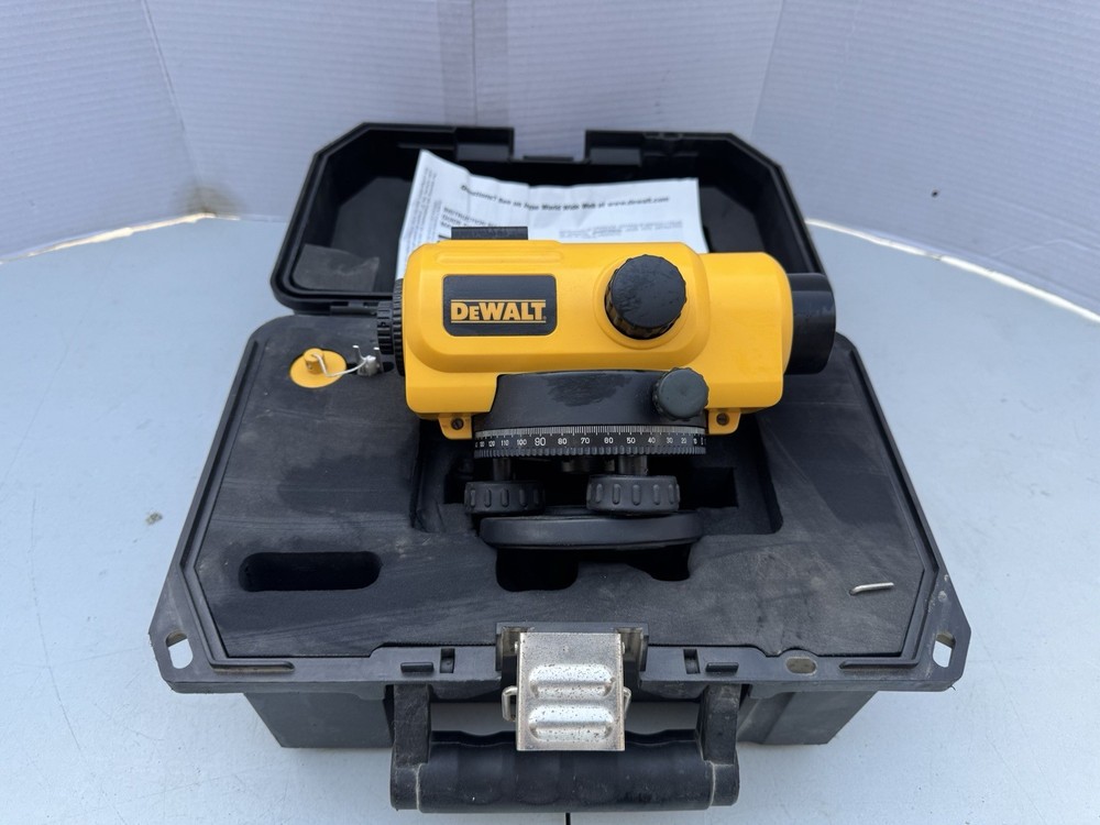 Dewalt DW096 Automatic Level, 26x Magnification, Type 1, w/original Storage Case