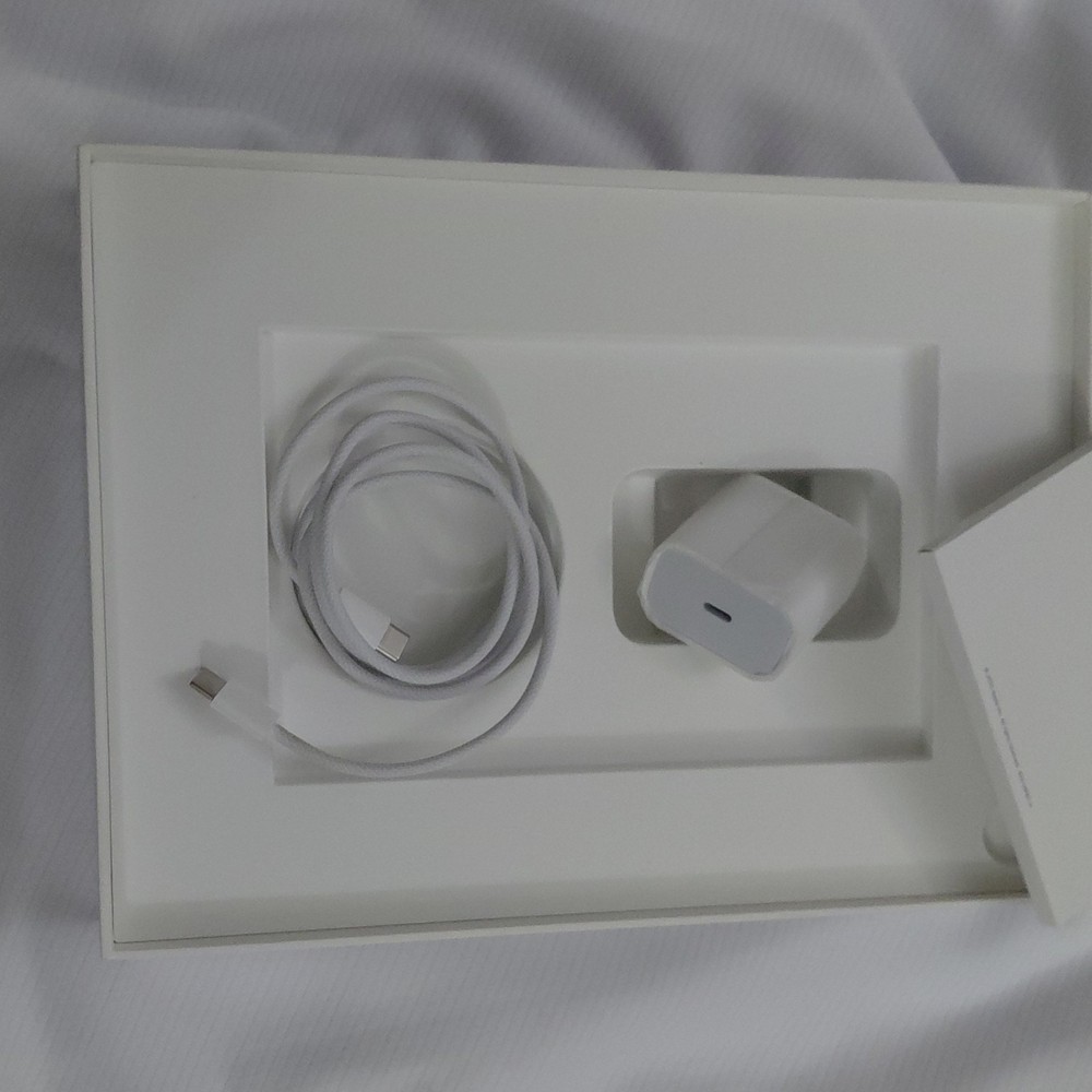 iPad (A16) Wi-Fi + Cellular