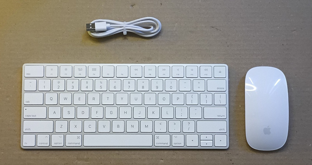 APPLE A1644 Magic Keyboard with A1657 Magic Mouse 2, USB Lightning Cable