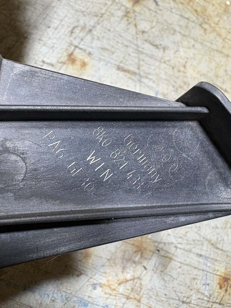2010 AUDI A4 LEFT FENDER SUPPORT BRACKET 8K0821135C