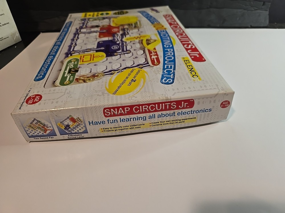New, ELENCO Snap Circuits Jr. 100 Experiments Electronics Discovery Kit
