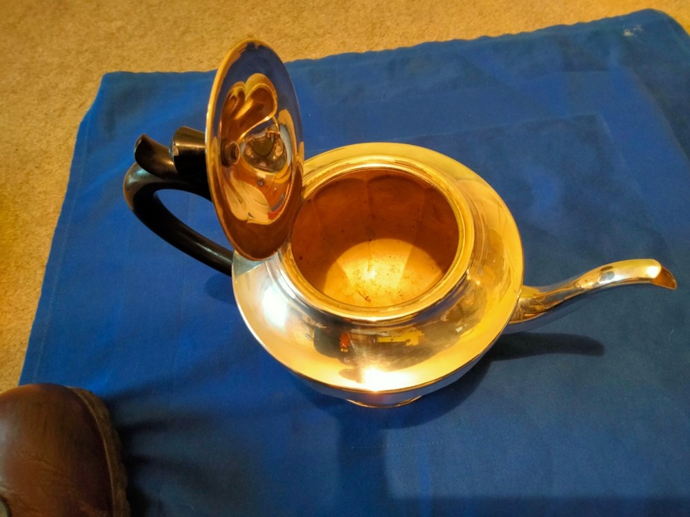 Vintage Sheffield Six Cup Capacity EPNS Deco Style Teapot - Bakelite handle