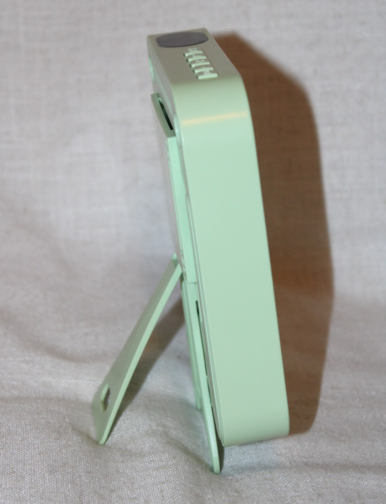 "Read" -- Portable Wall Mountable Bluetooth CD Player with Remote Control Green