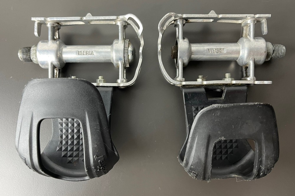 Iberia Bicycle Pedals With Toe Clips