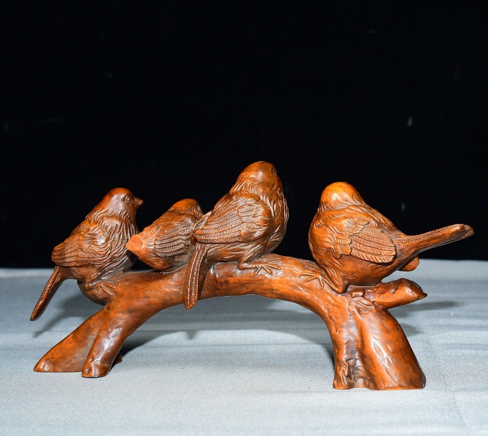 Exquisite Small Leaf Boxwood Bird Ornament
