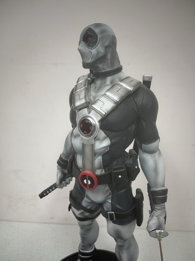 Sideshow DEADPOOL X-FORCE Edition Premium Format Figure Used Condition Pls Read