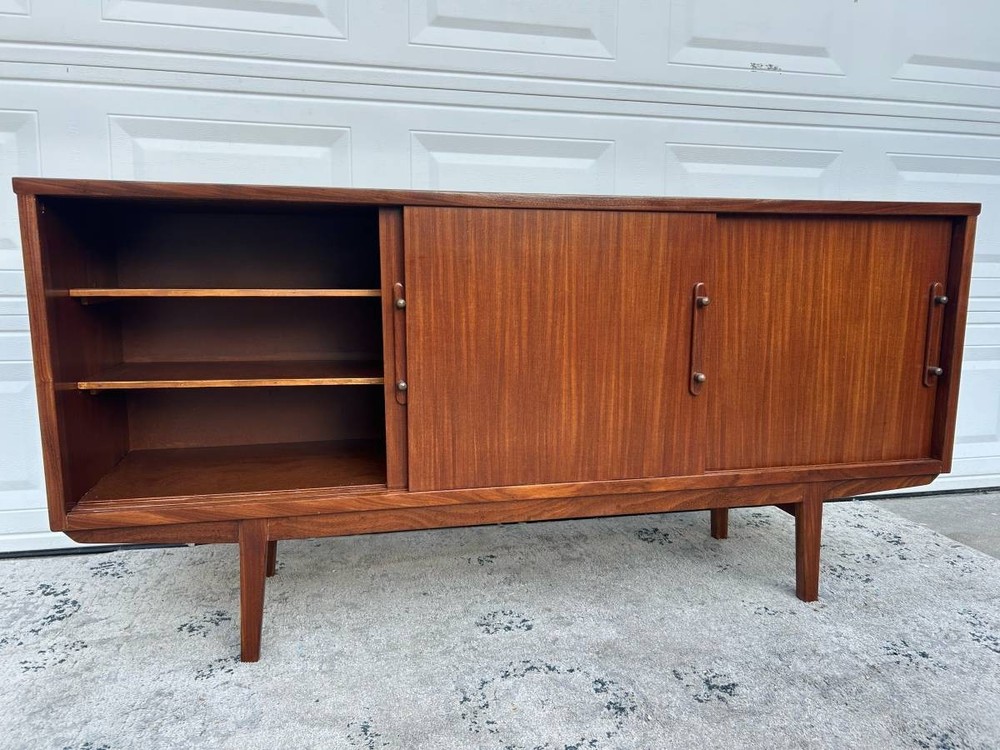 Mid Century Modern Credenza/Sideboard/Buffet