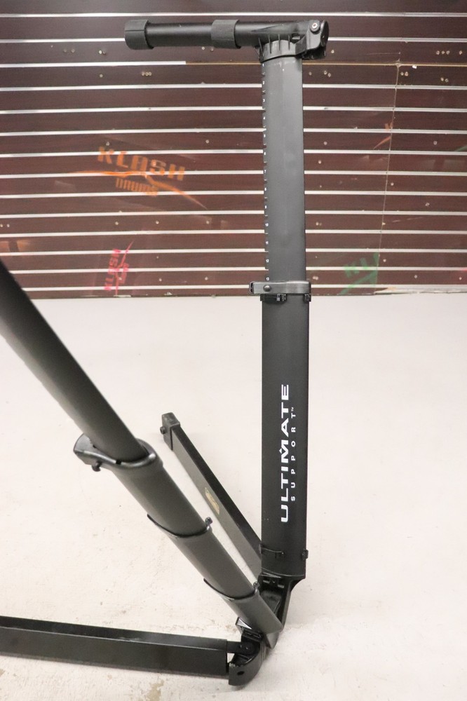 Ultimate Support V-Stand Pro V-Style Keyboard Stand Black