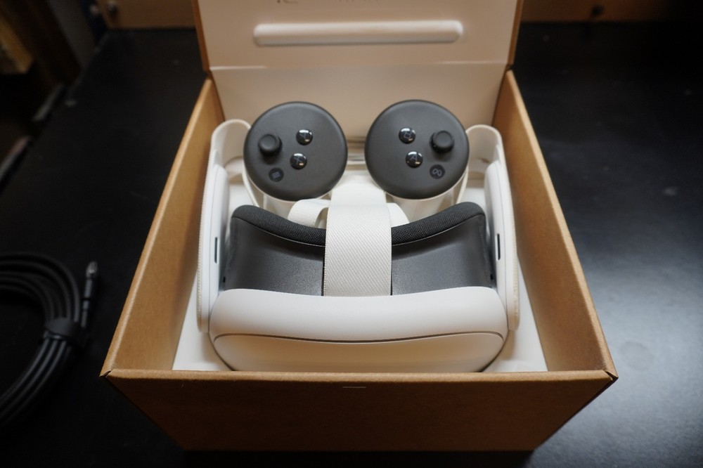 Meta Quest 3 512gb VR Headset w/Controllers