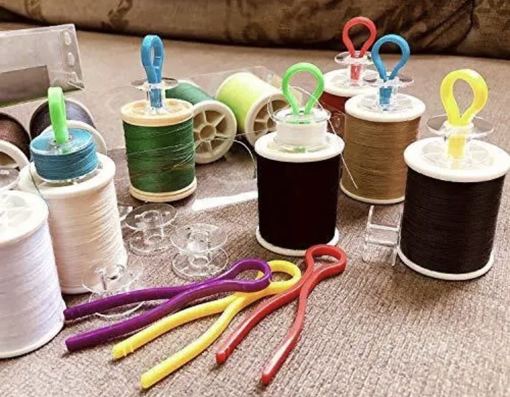 5 Colors Plastic Bobbin Thread Holders Thread Buddies Bobbin Clips Clamps 200 Pc