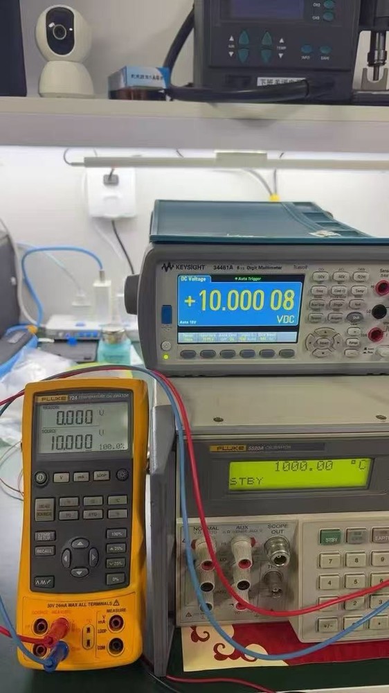 Fluke 724 Temperature Calibrator Fluke724
