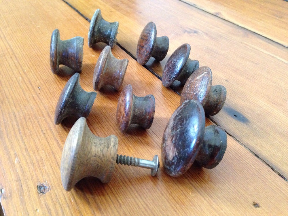 Mixed Lot 10 Antique Vintage Tiger Oak Cabinet Drawer Pulls Knobs Various Sizes