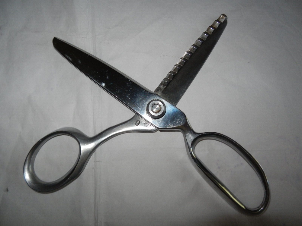 Vintage PENNYS Pinking Shears/Scissors - Marked #6