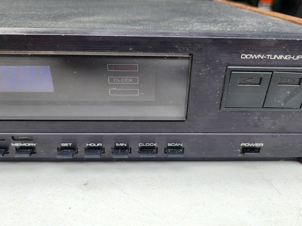 Vintage SAE Two T14 Digital Tuner Powers On