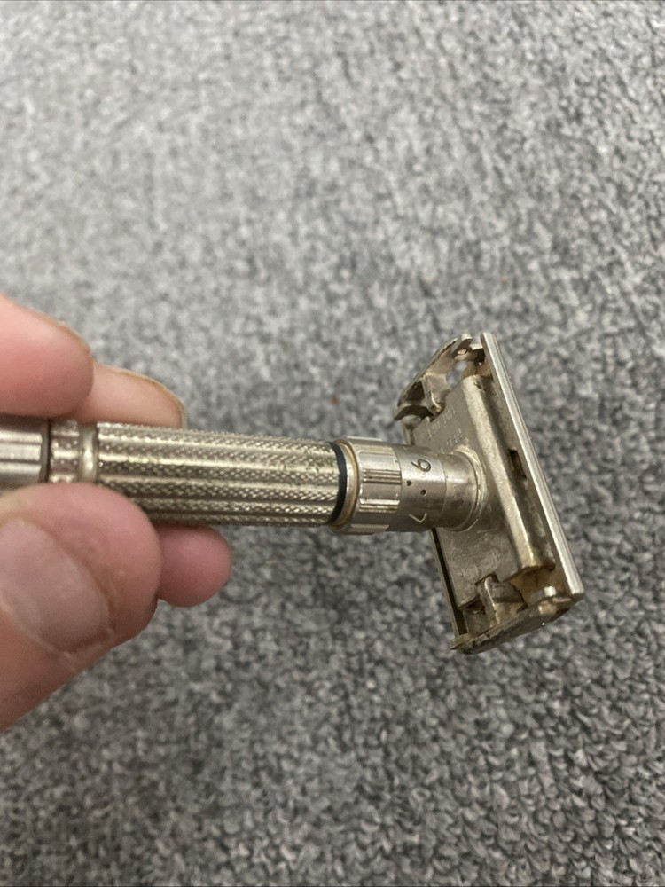 Vintage Gillette Fatboy Adjustable Safety Razor D4 Nice Doors Open