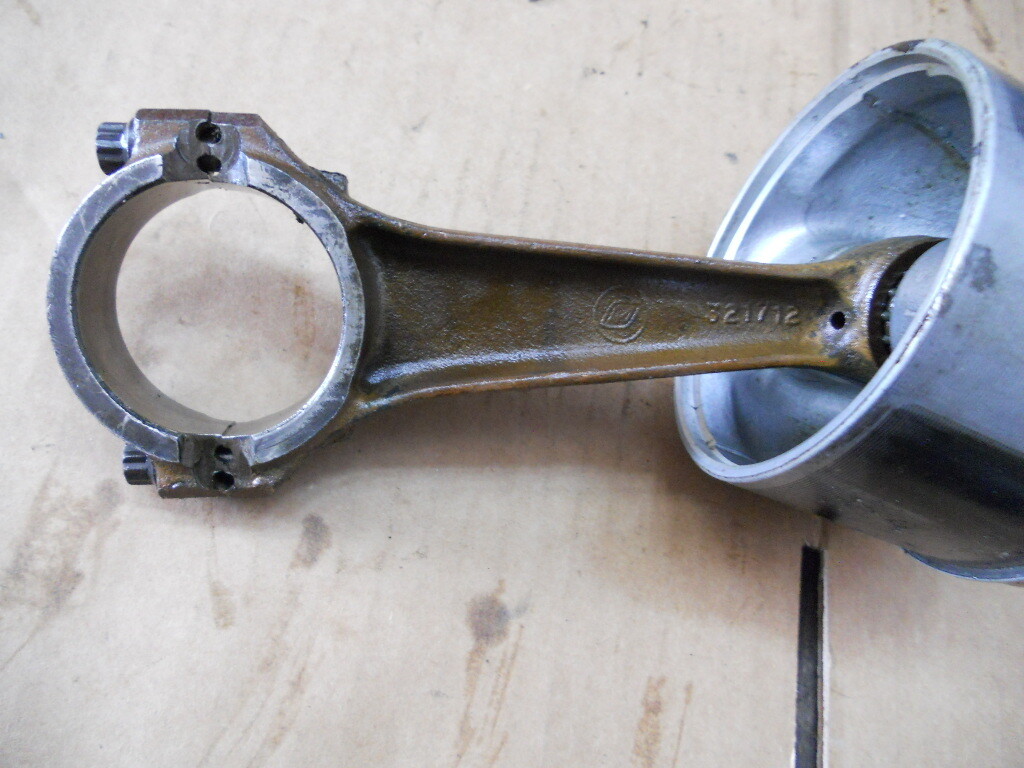 Johnson Evinrude 100-112-115 Piston 396588 Connecting Rod 392591