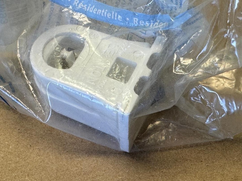 LEVITON 6LM93 LAMP HOLDER