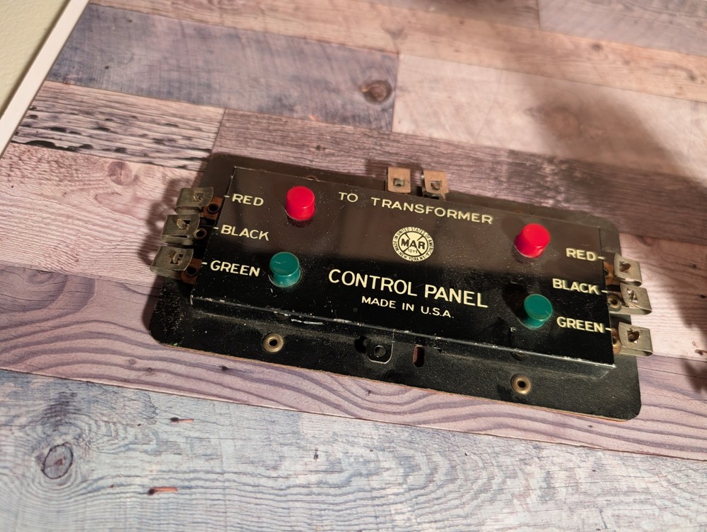 LOUIS MARX AUTOMATIC RAILROAD TRAIN SIGNAL BLOCK W CONTROL PANEL