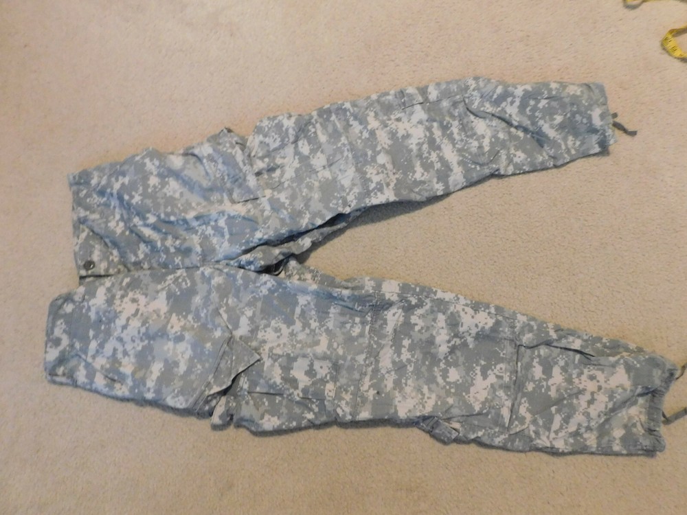 US  ARMY ACU PANTS  SIZE MEDIUM - LONG