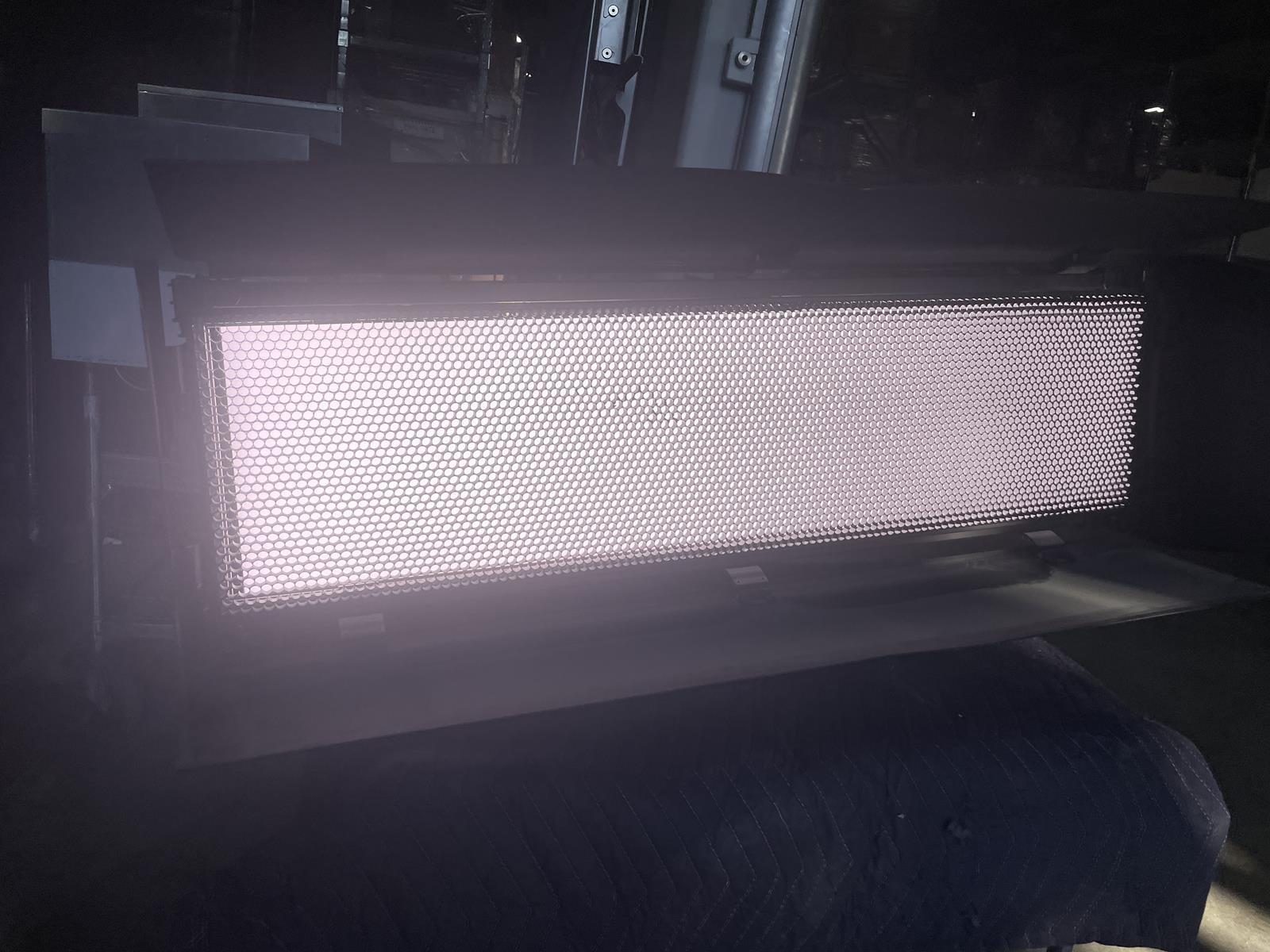 KINO FLO CELEB 400 CEL-400C-120U PROFESSIONAL FILM LIGHT