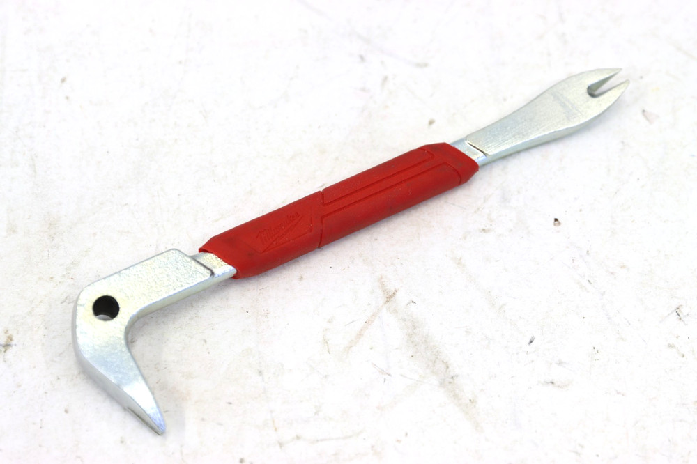 Milwaukee (48-22-9030) 9 in. Nail Puller with Dimpler