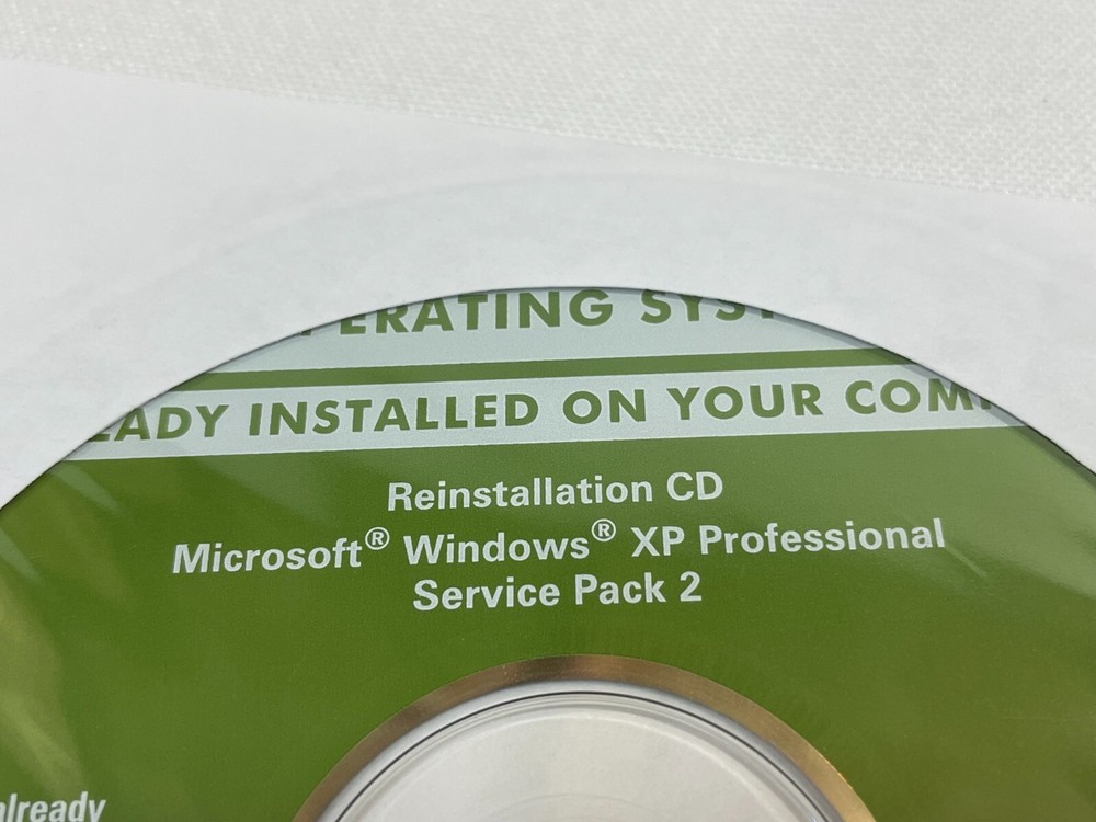 Dell Reinstallation CD Microsoft Windows XP Professional with Service Pack 2 NEW