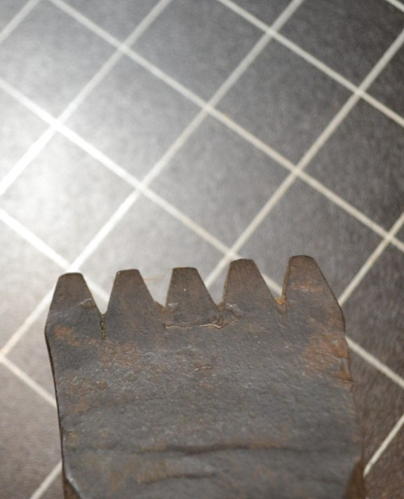 PRIMITIVE - BLACKSMITH MADE - 4# - STONE AXE WITH TEETH - VERY GOOD - SURVIVOR