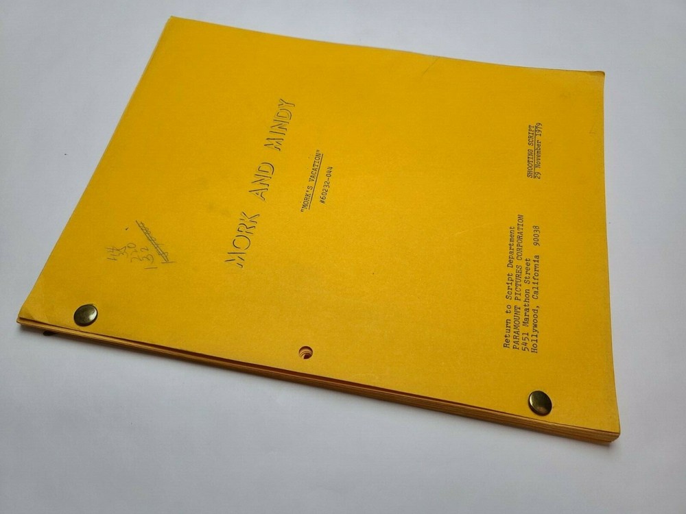 MORK & MINDY / Tom Tenowich 1979 TV Script, Robin Williams "Mork's Vacation"