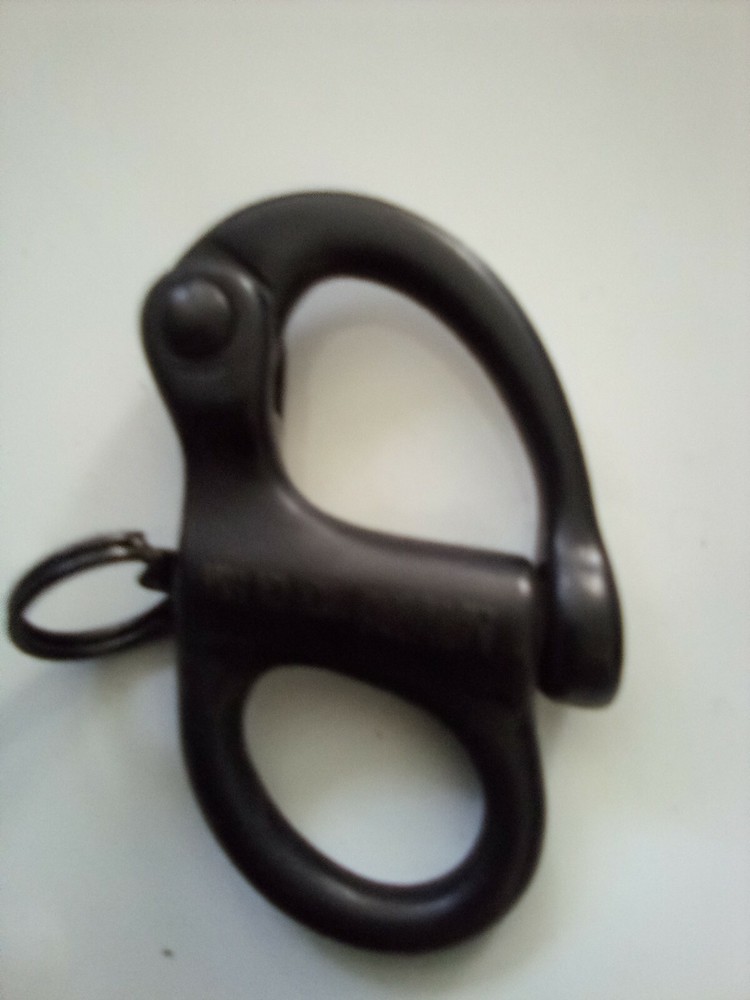 Fusion Climb Quick Release High Strength Snap Shackle 18KN Pull-Lock, Black