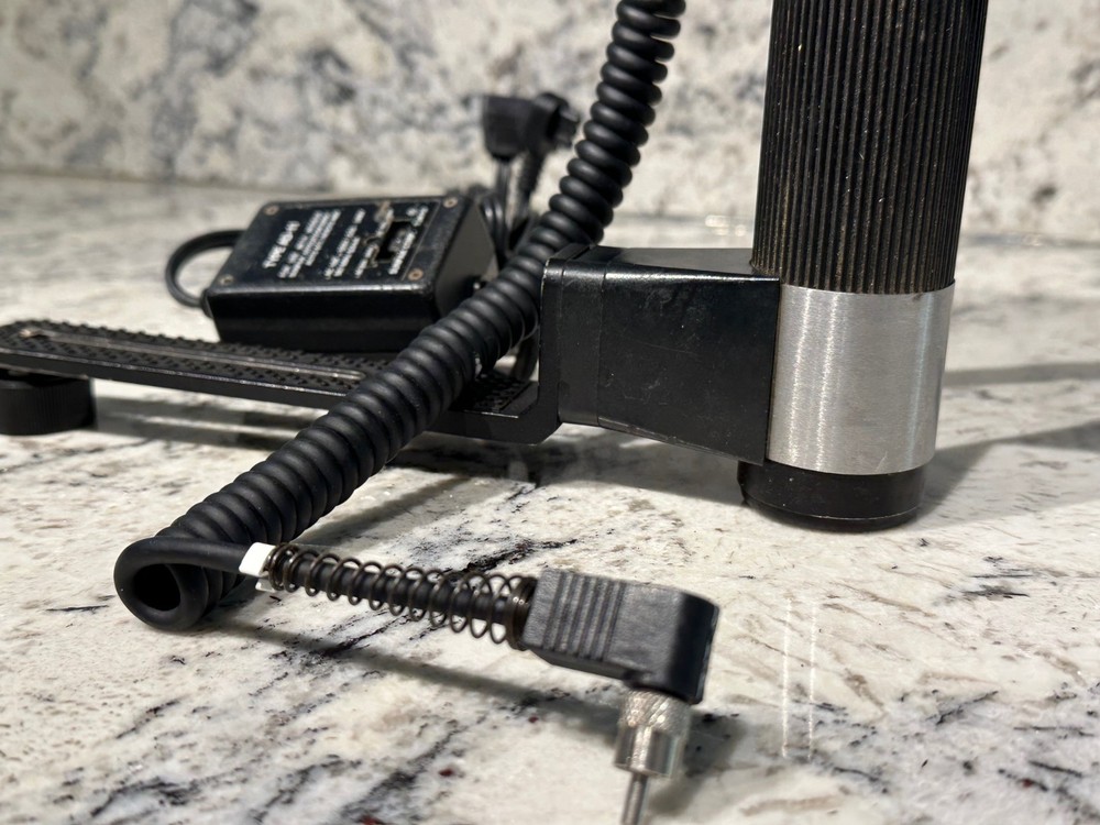 SUNPAK AUTO 611 Thyristor Handle Mount Flash w/Power Supply & Diffuser Tested