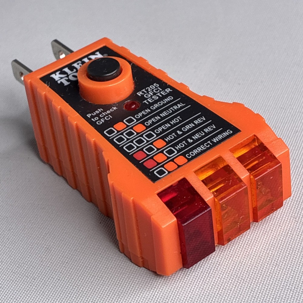 Klein Tools Outlet Tester Model RT105 Works