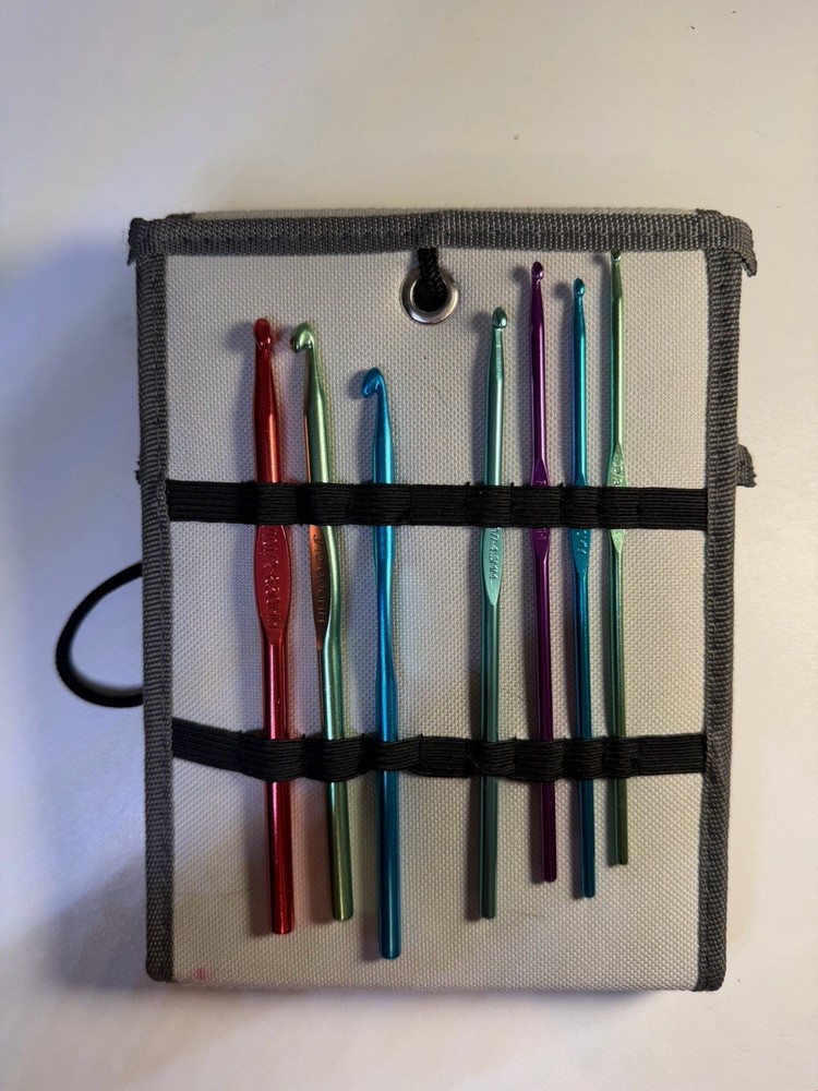 Susan Bates Crochet Hook Set with Storage Case, Assorted Colors