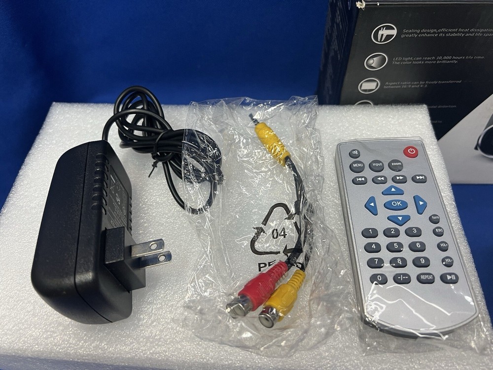 LED High-Resolution Mini Projector TFT LCD 1080 Pixels HD Multimedia