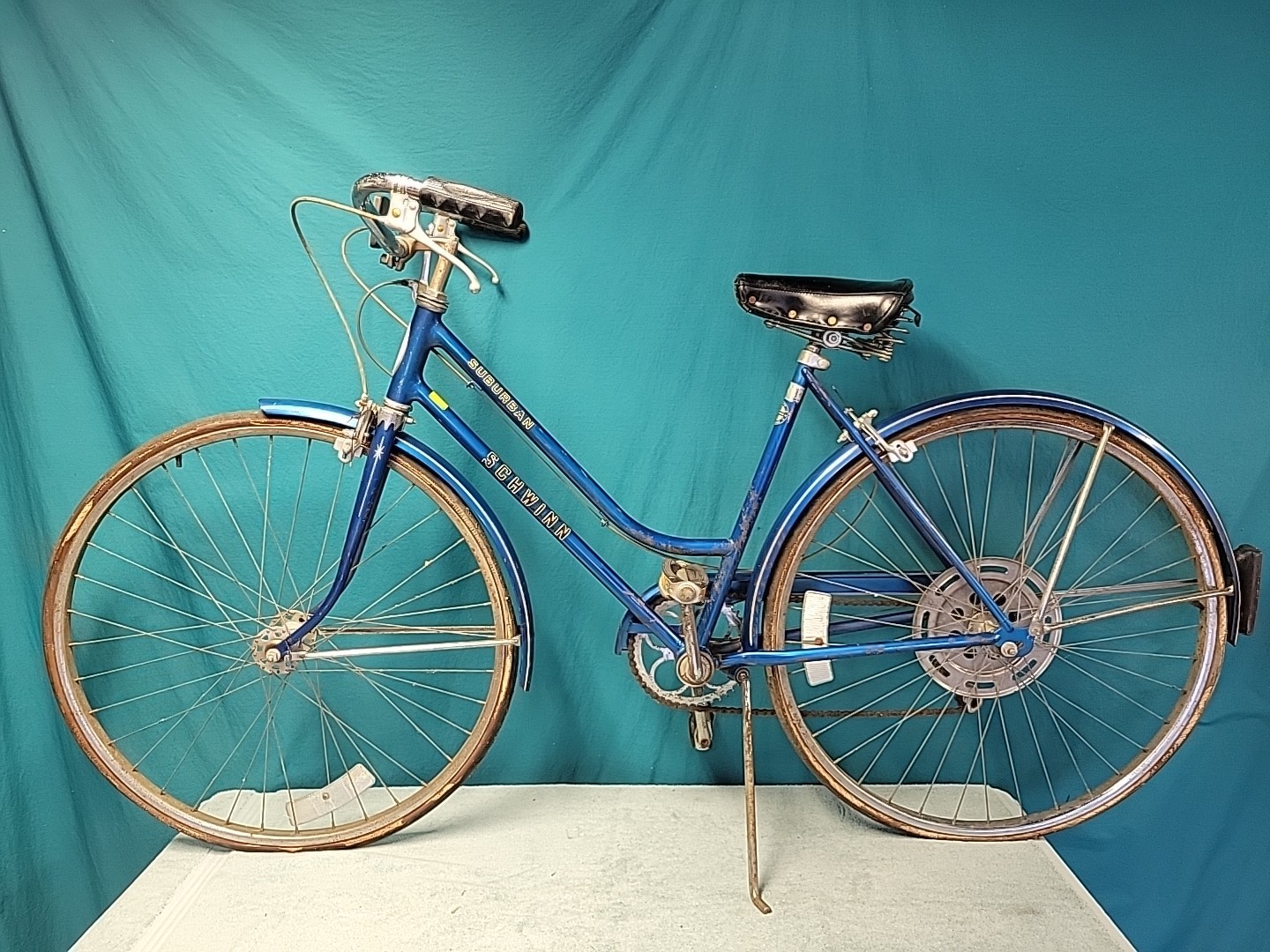 April 1977 Schwinn Suburban Complete Bicycle. Bike Rolls Smooth. Tires Dry Rot